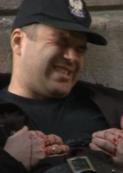 W-11 Wydział Śledczy - sezon 1 - odcinek 1016 (Pod jednym dachem)